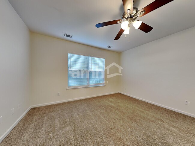 Building Photo - 163 Willow Point Cir