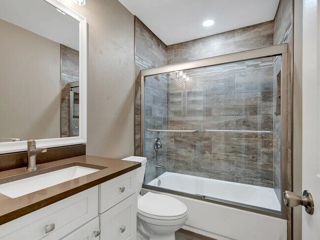 Building Photo - Beautiful ranch-style home!