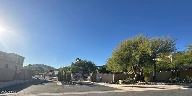 Building Photo - 1417 E Lupine Ave