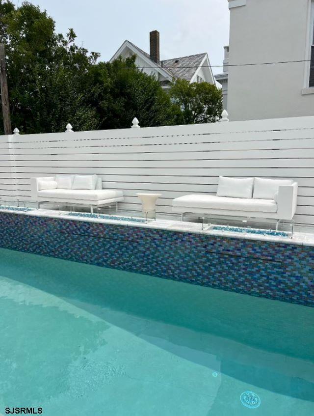 Building Photo - 16 S Somerset Ave