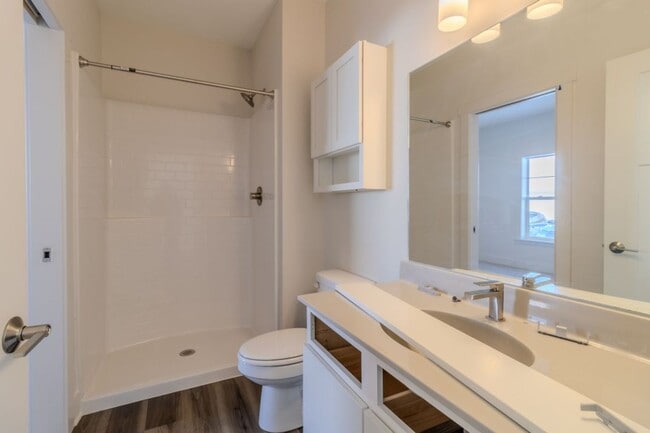 Building Photo - Premier Place and Premier Living!