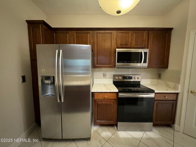 Building Photo - 10550 Baymeadows Rd