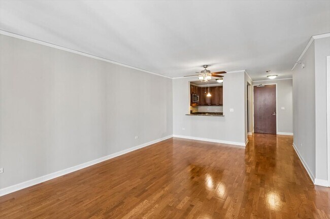Building Photo - 420 E Waterside Dr