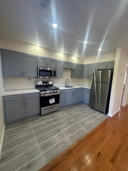 Building Photo - 4027 Fullington St