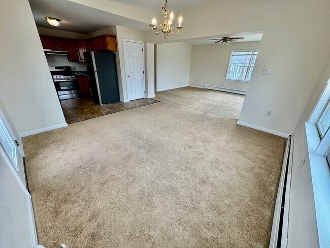 Building Photo - 7 J St