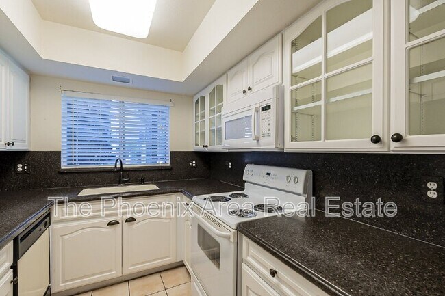 Building Photo - 2232 W Lindner Ave