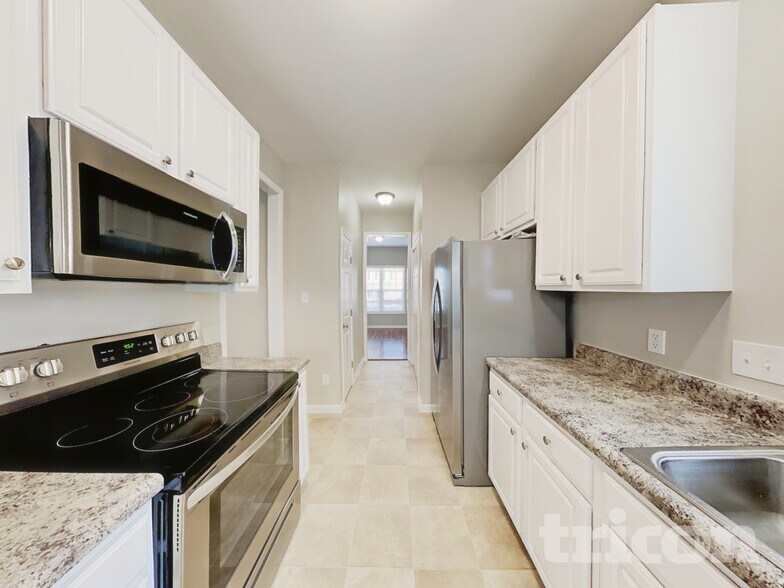 Building Photo - 4053 Laurel Glen Dr