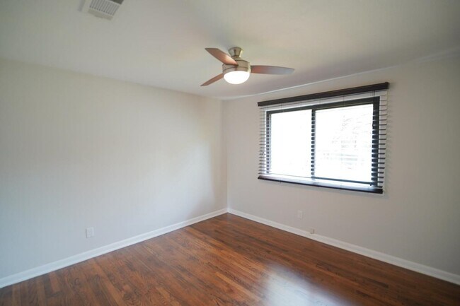 Building Photo - 1506 Sharon Rd