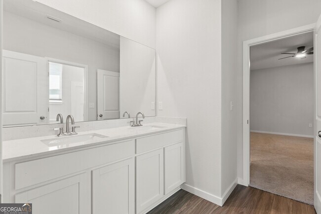 Building Photo - 208 Park View Ln