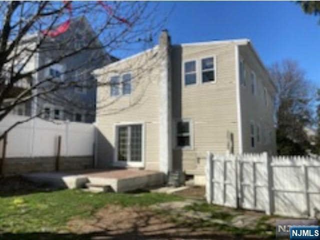 Building Photo - 117-119 2nd St