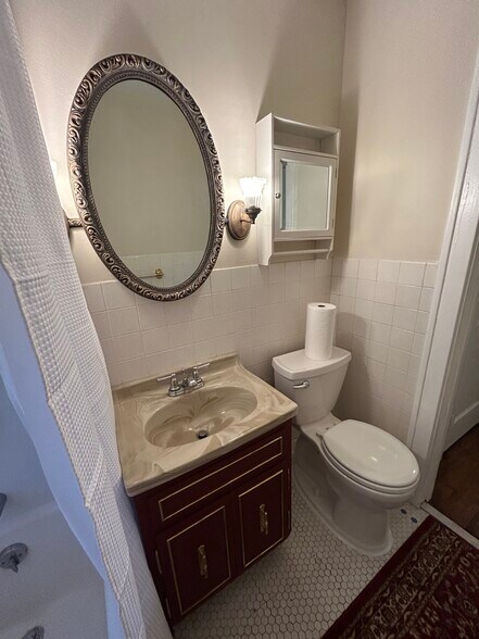 Building Photo - 2508 33rd Ave S