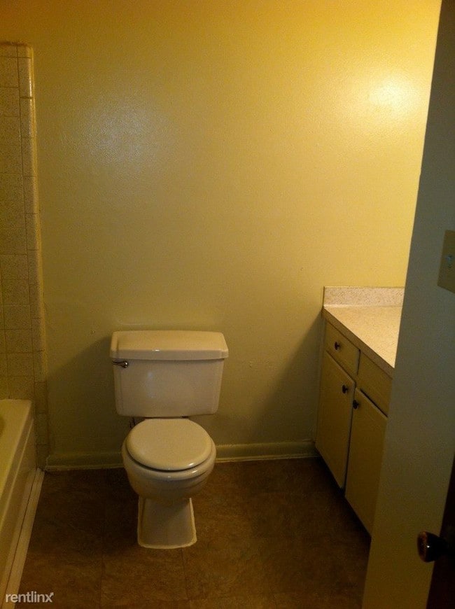 Building Photo - 1615 Wellerman Rd