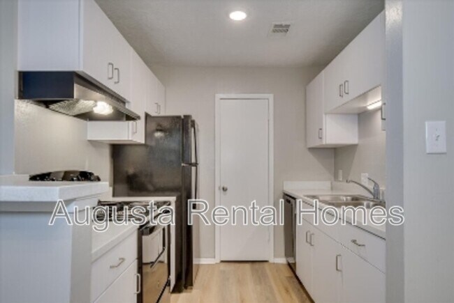 Building Photo - 2515 Ctr W Pkwy