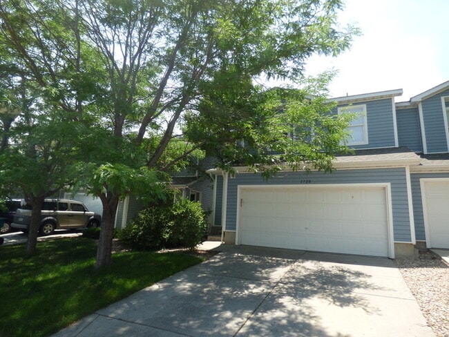 Building Photo - Beautiful 3 Bedroom 2 Bath Townhome with 2...