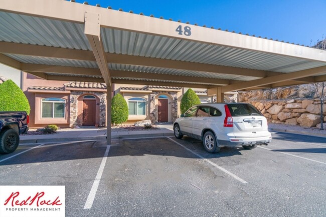 Building Photo - 3 Bedroom Townhome In Southgate Community