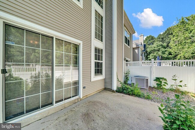 Building Photo - 307 Bollen Ct