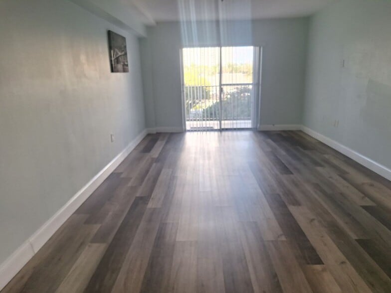 Building Photo - 201 180th Dr