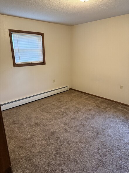 Building Photo - 305 N Van Buren Ave