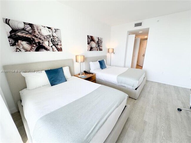 Building Photo - 2602 E Hallandale Beach Blvd