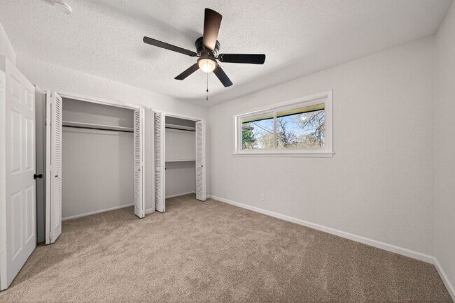 Building Photo - 192 Oriole Dr