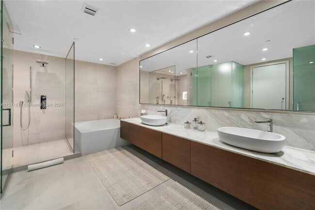 Building Photo - 10203 Collins Ave