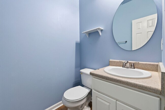 Building Photo - 5495 Hampton Ct