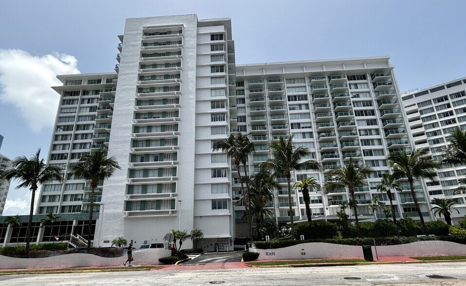 Building Photo - 1000 West Ave