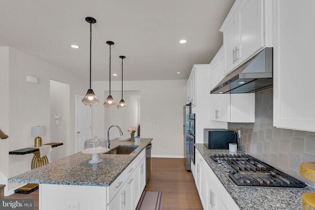 Building Photo - 29 Beachwood Dr