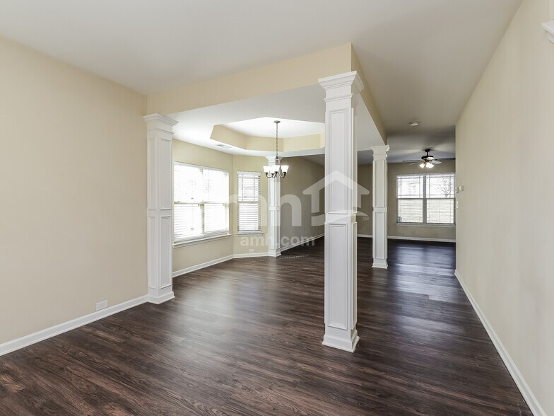 Building Photo - 113 Tannin Way