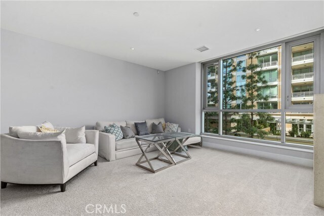 Building Photo - 5042 Scholarship