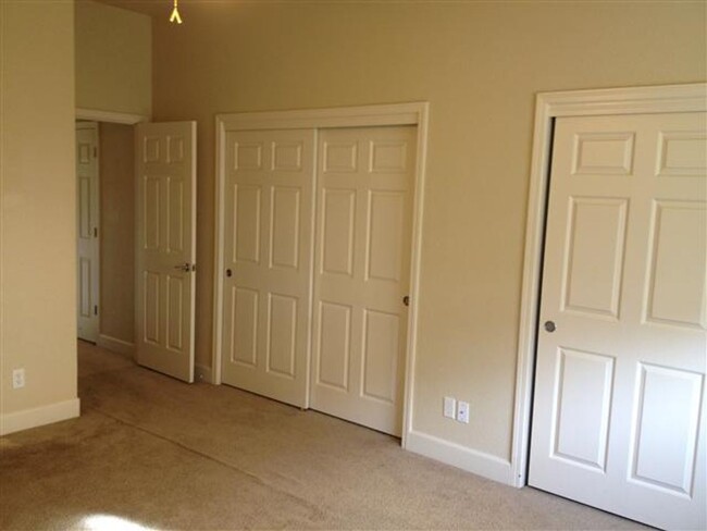 Building Photo - Coming Soon! Beautiful 2bd Townhome In Pri...