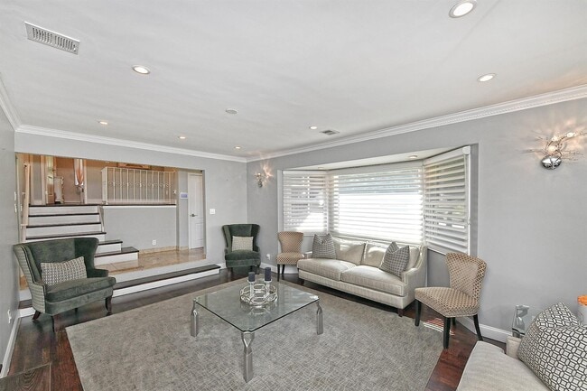 Building Photo - 2 Cherrywood Ln