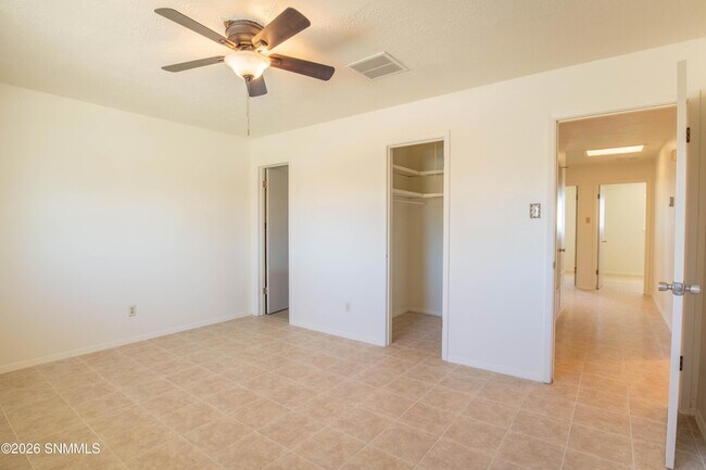 Building Photo - 3102 Hillsdale St