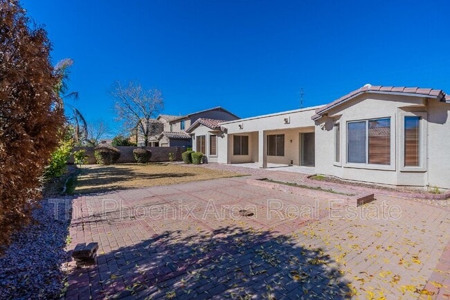 Building Photo - 2741 E Yellowstone Pl