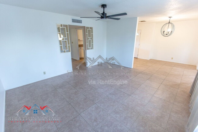 Building Photo - 5706 E Des Moines St