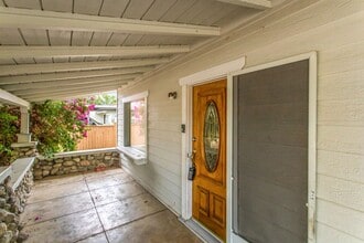 Building Photo - Charming 1-bedroom backhouse in Mentone!