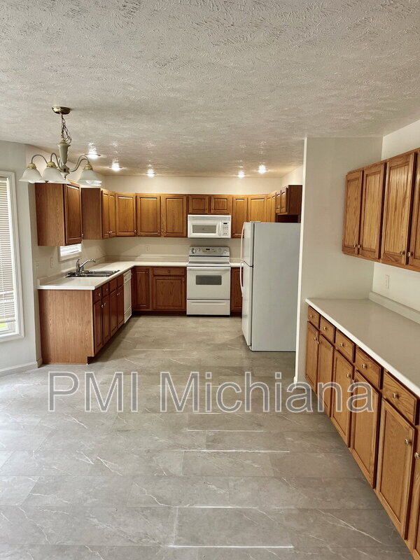 Building Photo - 51880 Courtland Dr
