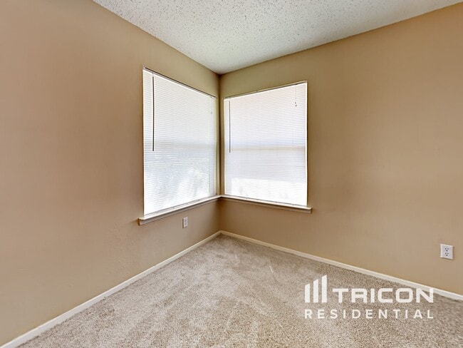 Building Photo - 713 Cavendish Dr