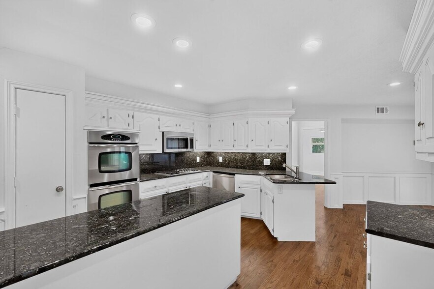 Building Photo - 6911 Gateridge Dr