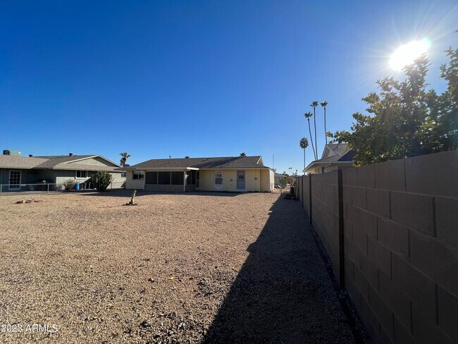 Building Photo - 10939 W Saratoga Cir