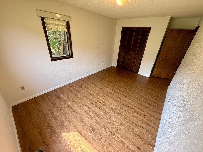 Building Photo - Beautiful Golf Course Home | 2 Bed • 2 Bath • Bonus Room