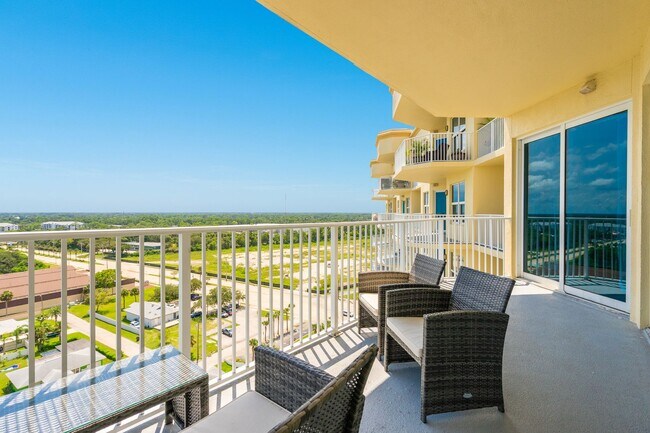Building Photo - GORGEOUS Waterfront Condo in South Daytona