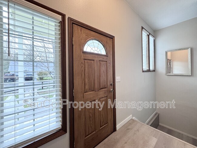 Building Photo - 324 SE 30th Ave