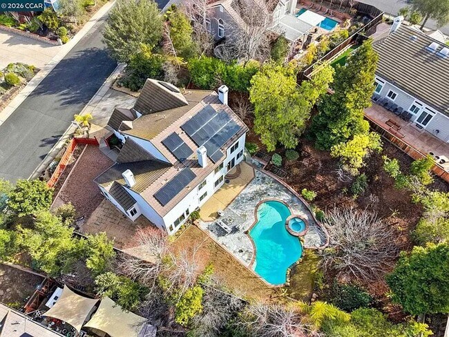 Building Photo - Luxury, comfort, and breathtaking surroundings in Stunning Clayton home!