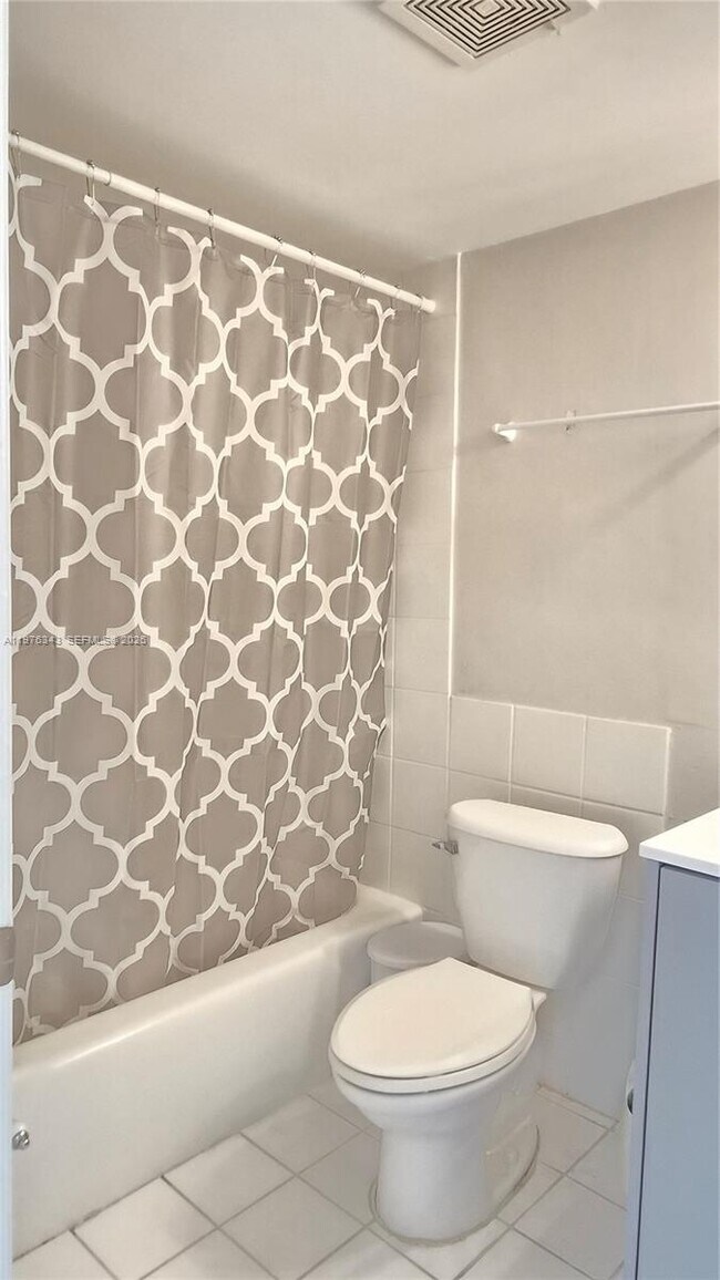 Building Photo - 7220 Fairway Dr