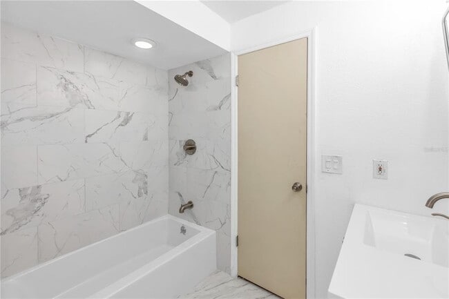 Building Photo - 8315 Village Green Rd