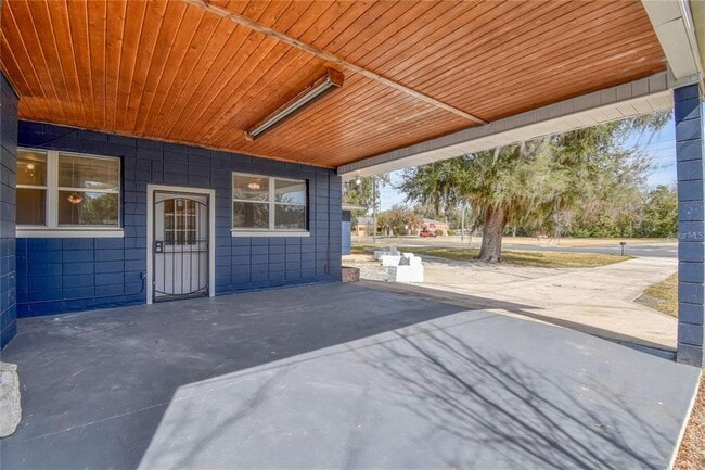 Building Photo - 1828 SE Lake Weir Ave