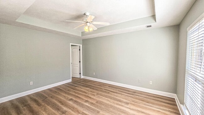 Building Photo - 831 Landing Dr