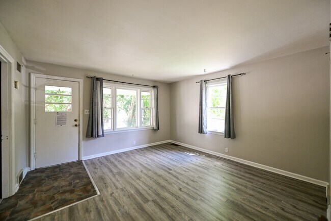 Building Photo - 8 Clarke St