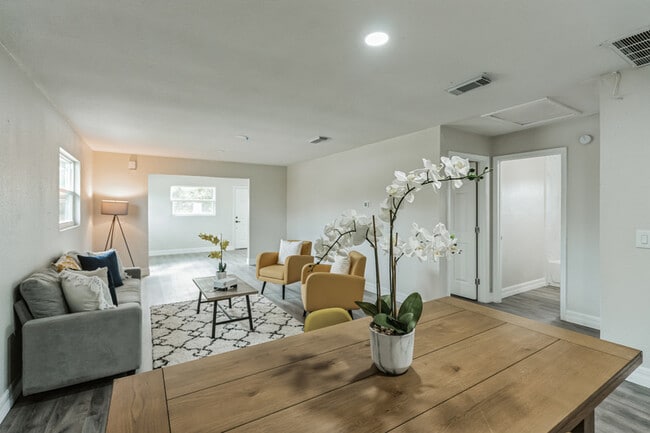 Building Photo - 224 Singleton Ave